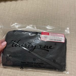 Brand new All About the Benjamin’s wallet from Thirty One